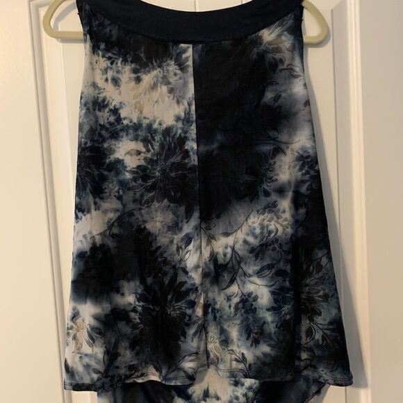 Dress Barn Woman Size 1X Tank Style Top Neckline Embellishment - Picture 5 of 5